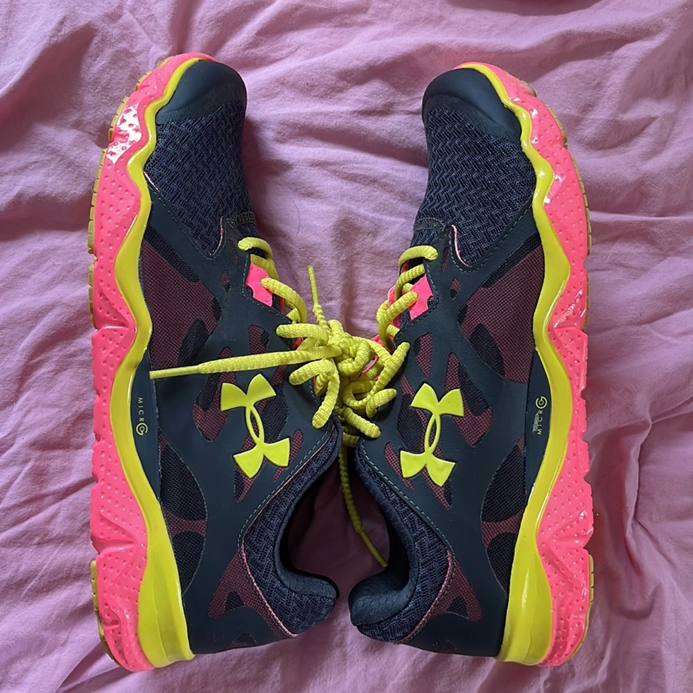 Size 10 under armour womens sneakers in excellent condition! - Picture 3 of 6